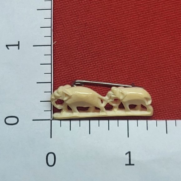 VTG Elephant Pin Brooch Carved Celluloid Two Elephants - Picture 9 of 9